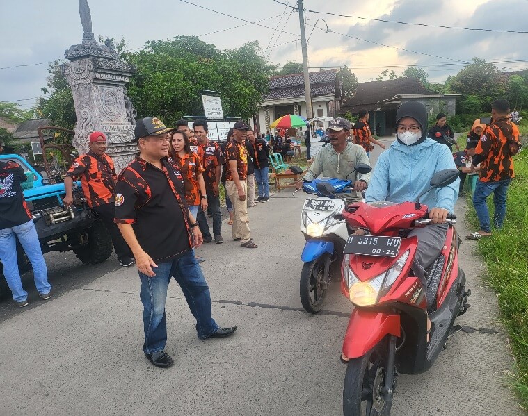 Pemuda Pancasila PAC Gemuh Bagikan 700 Takjil  Ke Masyarakat