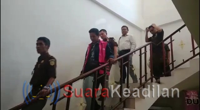 Tersandung Korupsi Dana Desa, Kades Sumurbanger Ditahan