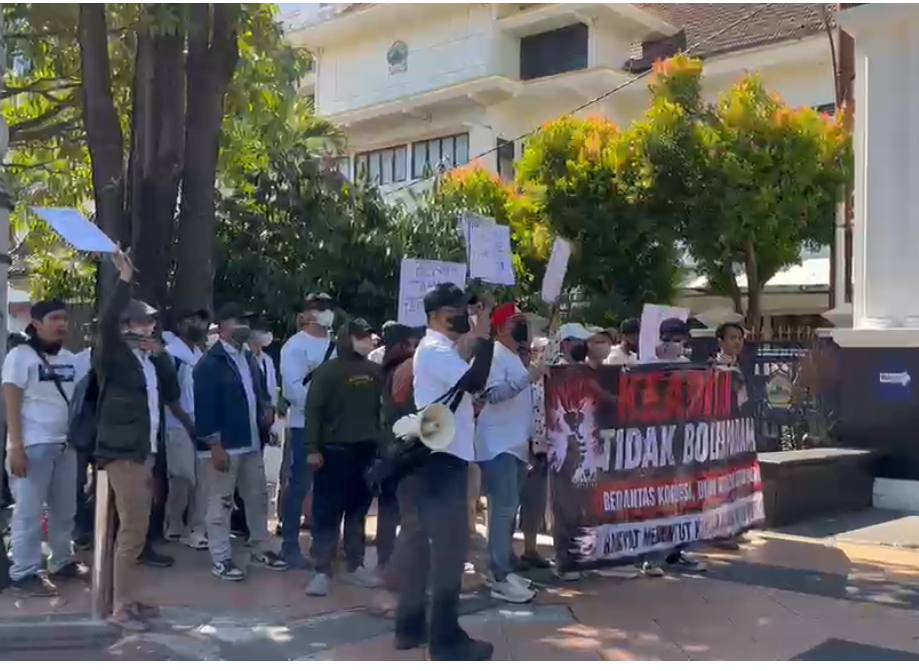 Aliansi Masyarakat Jawa Tengah Bersatu Tolak Korupsi Geruduk Kejati Jateng, Minta Eks Jampidsus Ditahan