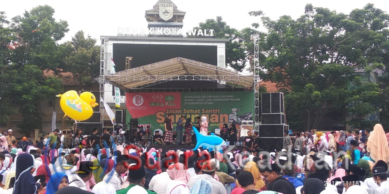 Jalan santai “Sarungan” Memeriahkn Peringatan hari santri di kota wali