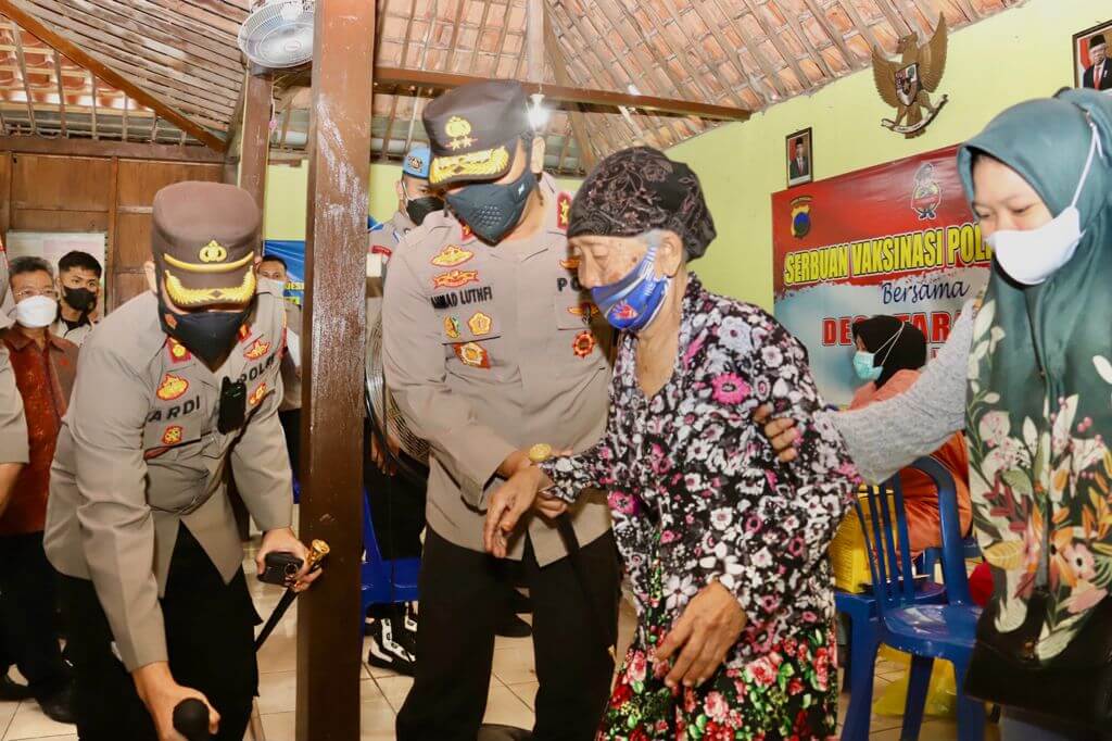 Kapolda Jateng Targetkan, November 70 Persen Warga Jateng Sudah Di Vaksin