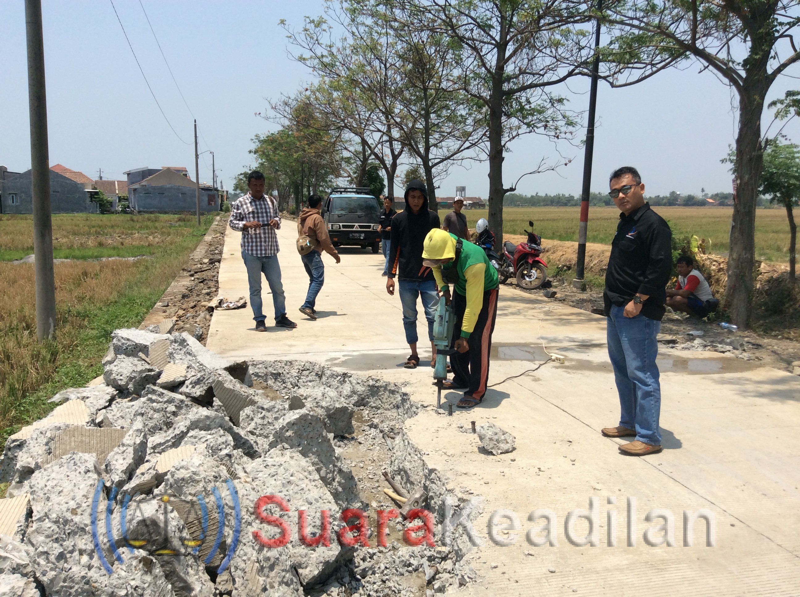 Tindaklanjuti Temuan Sidak, Rekanan Pekerjaan Jalan Rejosari-Turunrejo Bongkar Beton Yang Retak