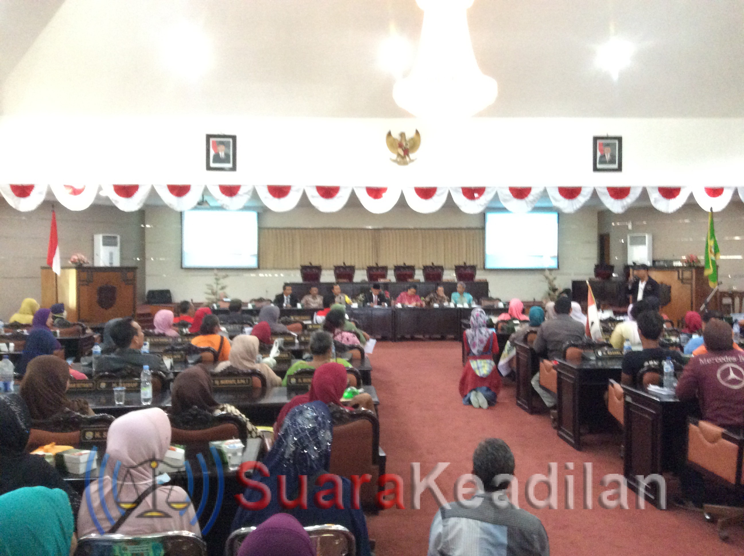Audiensi Di DPRD Kendal, Pedagang Minta Retribusi Digratiskan Sementara