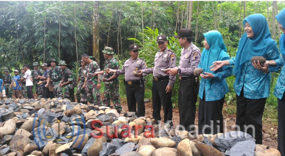 Karya Bhakti Mandiri Ke-2 Tahun 2018 Fokus di Pengerasan Jalan