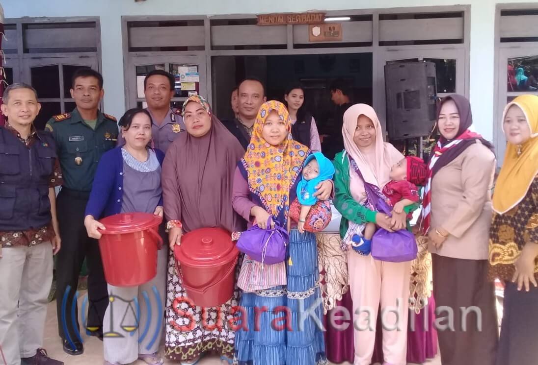 Antisipasi DBD, Yayasan CSR PT APF Bagikan Ember Bertutup