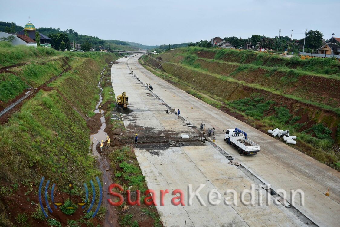 Kejar Target Lebaran 2018, PT JSB Kebut Pembangunan Konstruksi Jalan Tol Batang-Semarang