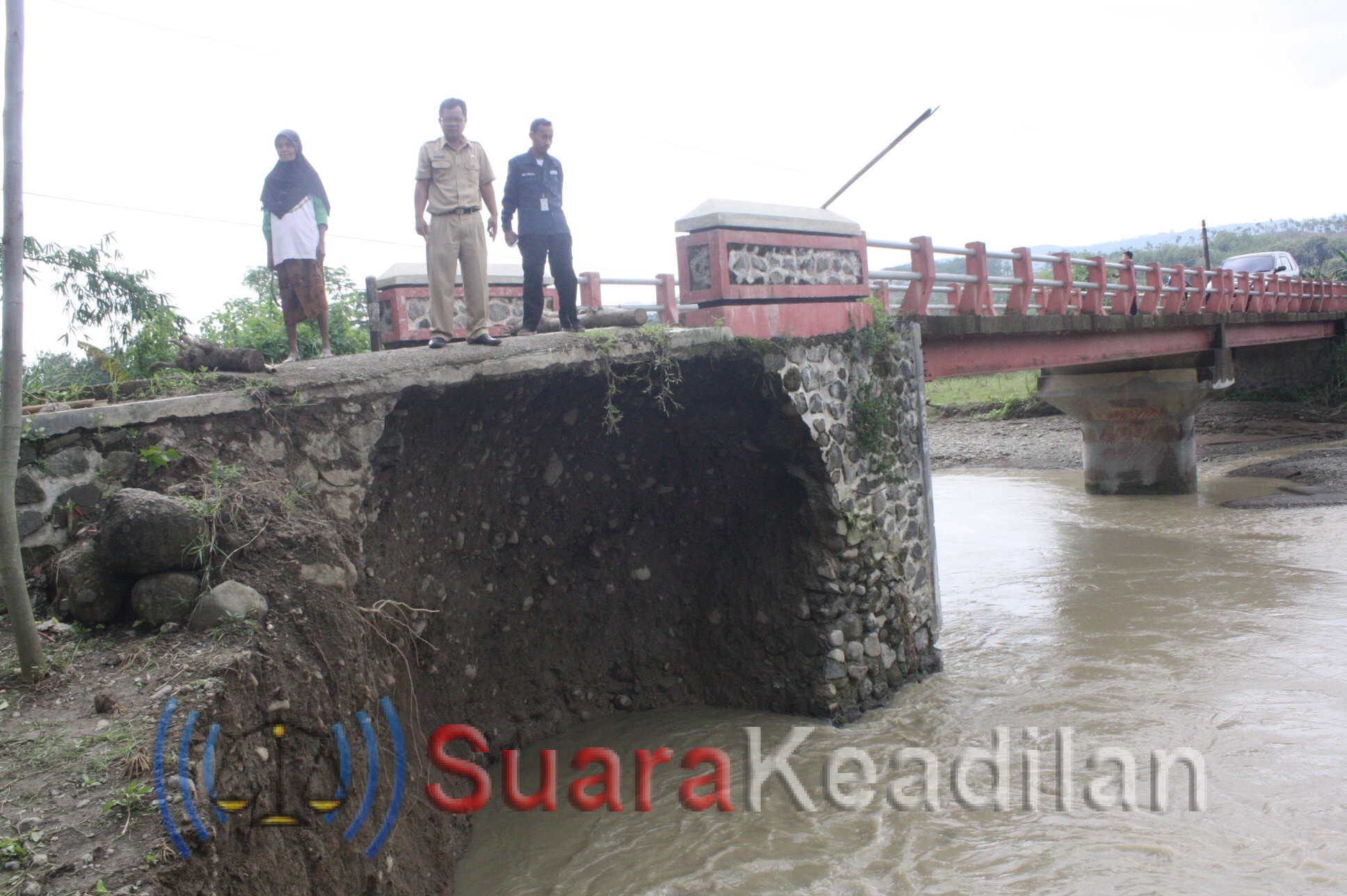 Jembatan Karanggantun Nyaris Putus, Ratusan Warga Terancam Terisolir
