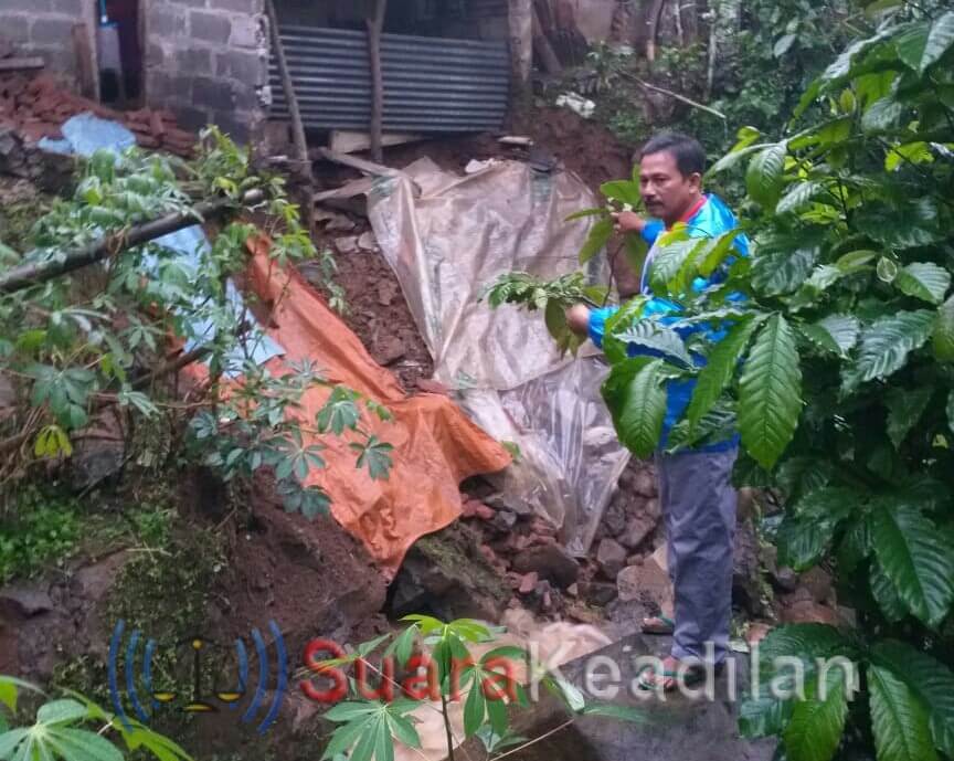 Rumah Sunyoto Riyadi Rusak Tertimpa Longsor