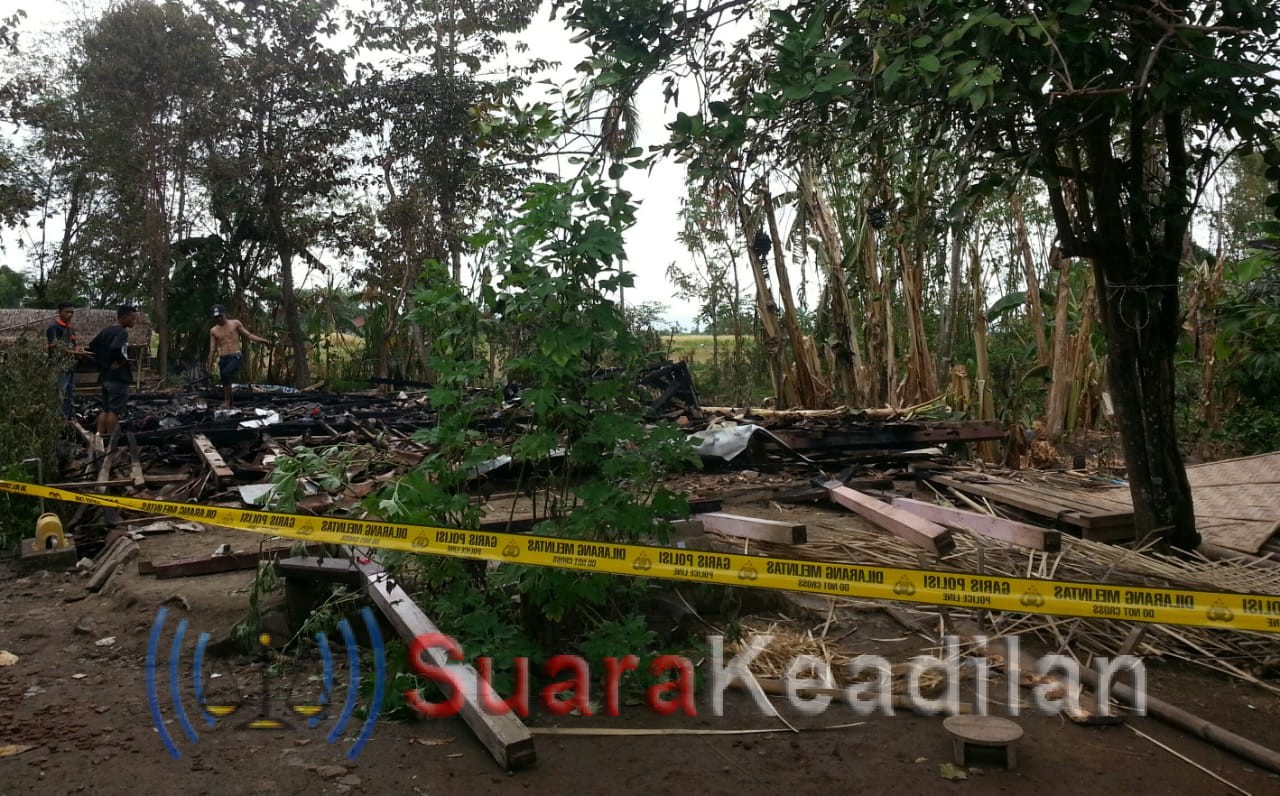 Dua Rumah di Desa Kangkung Terbakar