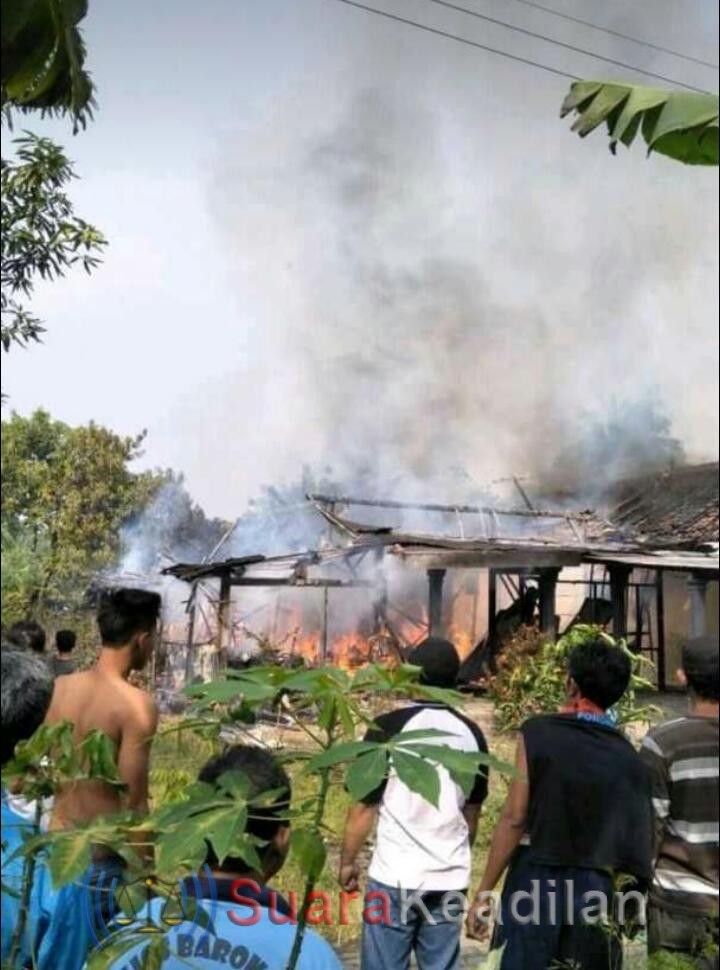 Diduga Akibat Konsleting, Dua Rumah Warga Sidomulyo Terbakar