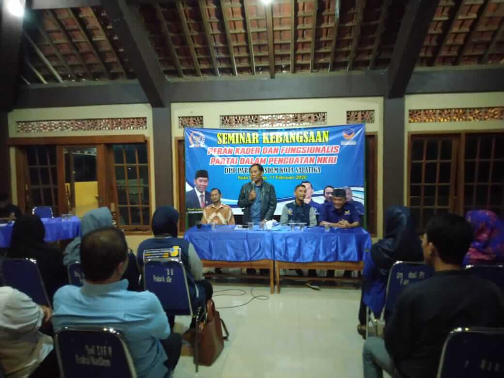 Semua Pengurus Harus Bergandeng-Tangan Membesarkan Partai