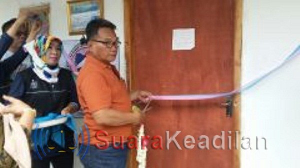 Penyerahan Kunci Bedah Rumah Oleh Gerabah Mas Pemalang di Desa Kendalrejo
