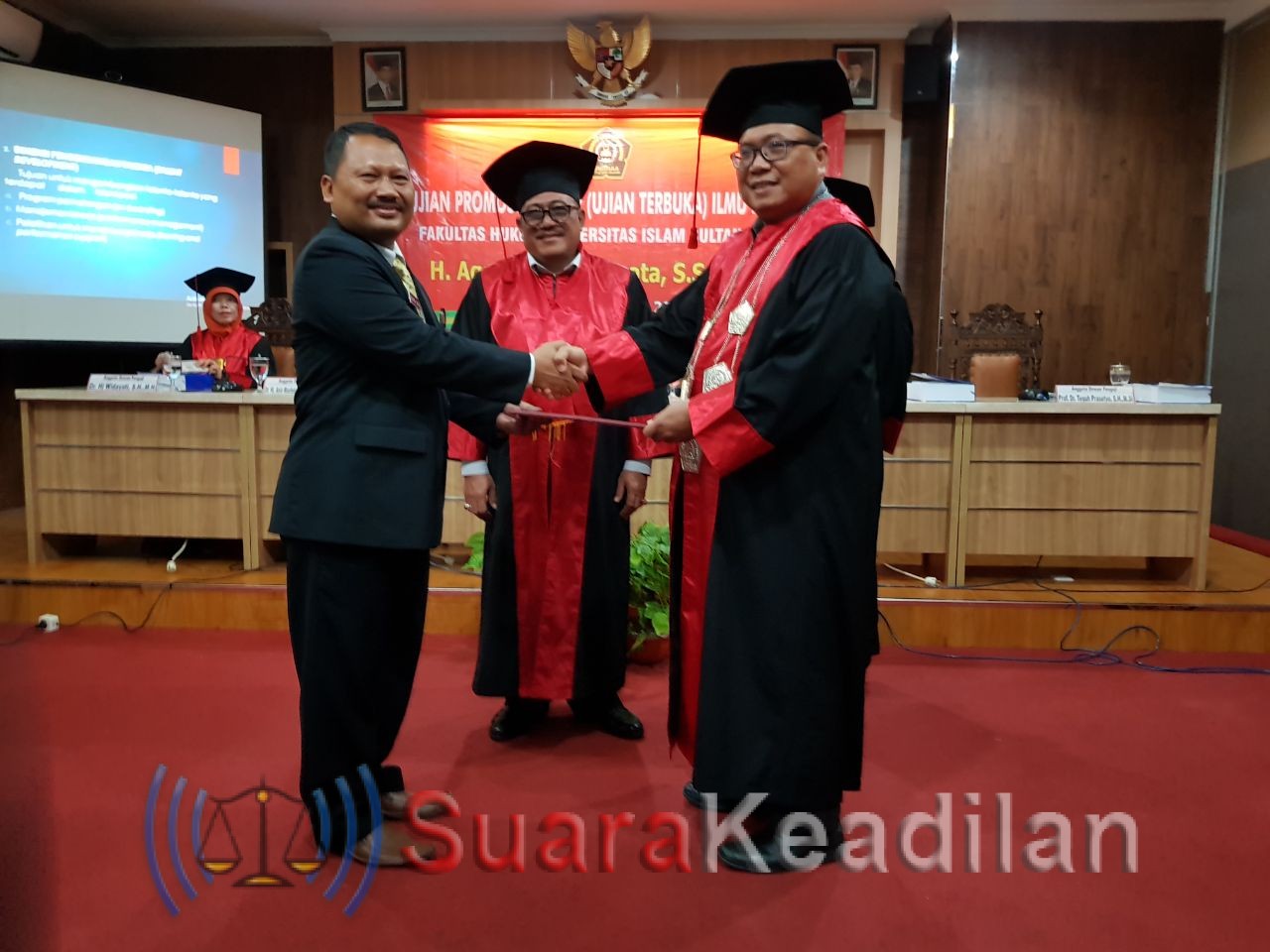 Kepala Kesbangpol Batang Lulus Doktor Dengan Predikat Comlude