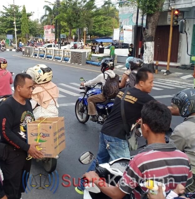 GIBAS Bagikan 500 Paket Takjil ke Penguna Jalan Pantura Kendal
