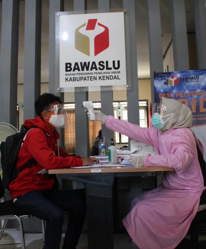 Antisipasi Penularan Covid-19, Pengawas Pemilihan Di Kendal Jalani Rapid Test