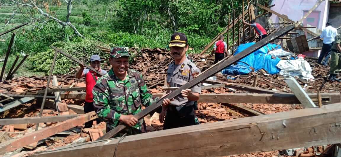 Korban Puluhan Rumah Roboh Di Randublatung Blora Dapat Bantuan Dari Pemerintah