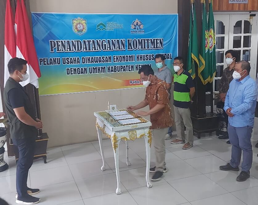 Angkat UMKM Di Tangah Pandemi, 8 Perusahaan Di KEK Teken Komitmen Dengan Pemkab Kendal