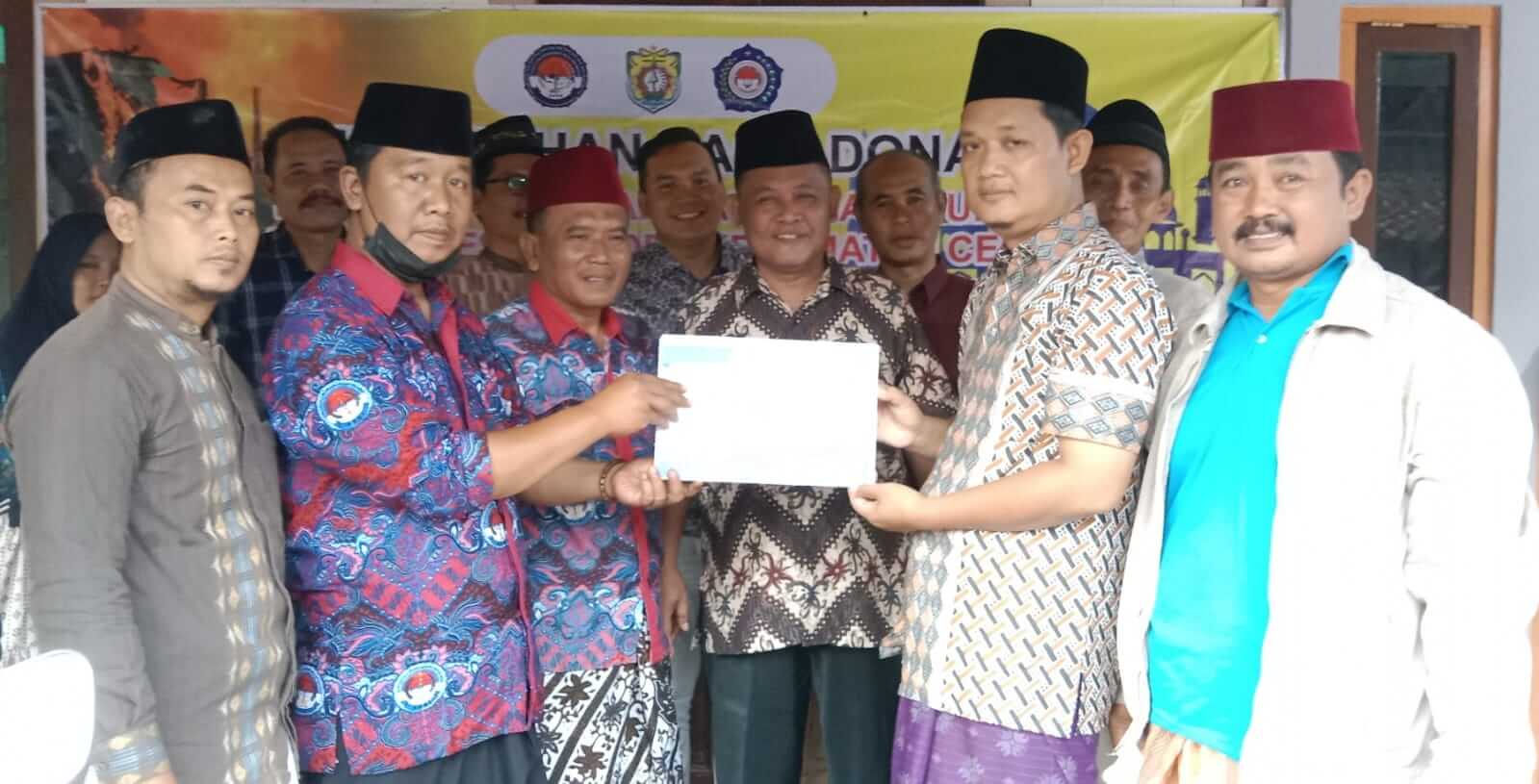 Korban Kebakaran Pandes, Sofarudin, Terima Bantuan PPDI Kendal 