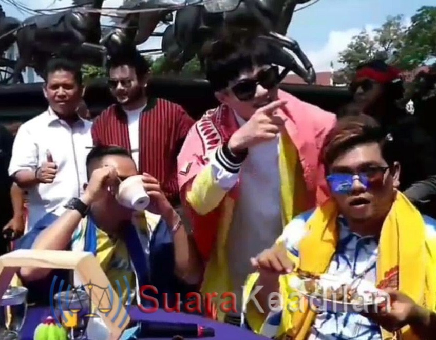 Alun-Alun Kendal Tak Mampu Tampung Ledakan Penonton Panggung Gembira