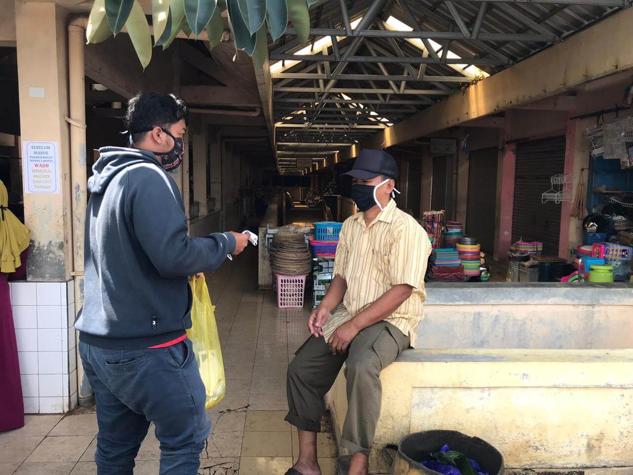 Cegah Covid-19, KMJS Bagi Masker dan Sosialisasi Hidup Sehat