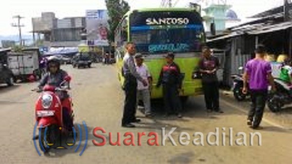 Ngetem Sembarangan,Kru Bus Di Tegur Kanit Sabhara Polsek Randudongkal