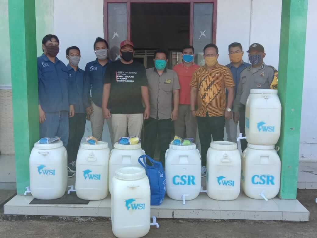 Lawan COVID-19, PT WSI – Pantai Cahaya Bagikan Masker, Sarana Cuci Tangan Hingga Penyemprotan Desinfektan
