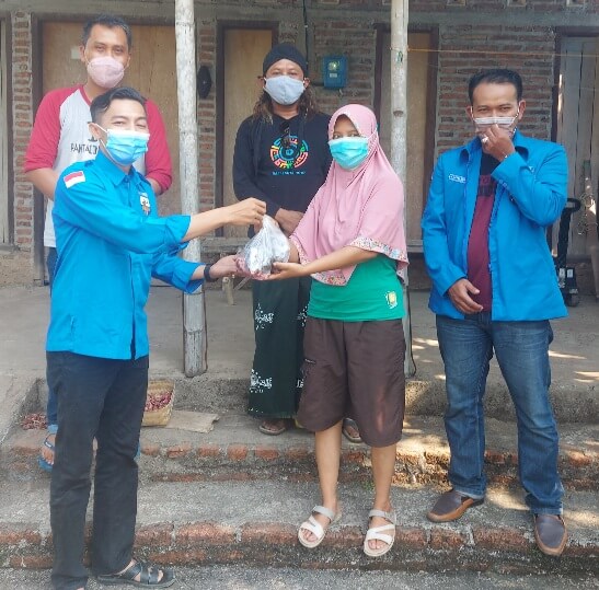 Ikut Berempati Diera Pandemi, DPD KNPI Kendal Bagikan 200 Paket Daging Kurban