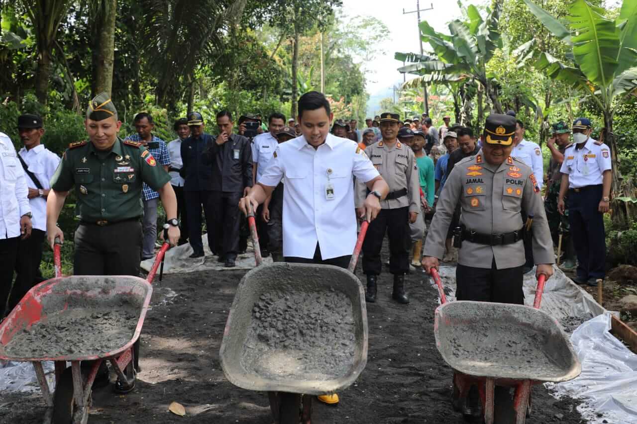 TMMD Ngesrepbalong Perlancar Akses Wisata Medini Promasan