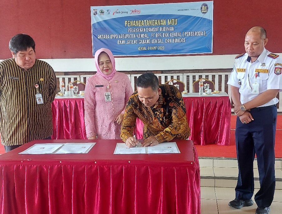 Dekatkan Pelayanan Ke Masyarakat, BPR BKK Kendal Layani Perpanjangan STNK 