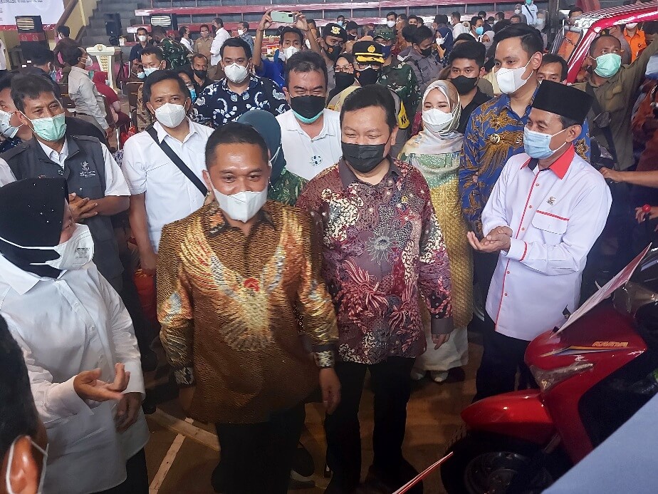 Kunjungi Kendal, Mensos Bantu Anak Yatim Korban Covid-19 Hingga Motor Roda Tiga