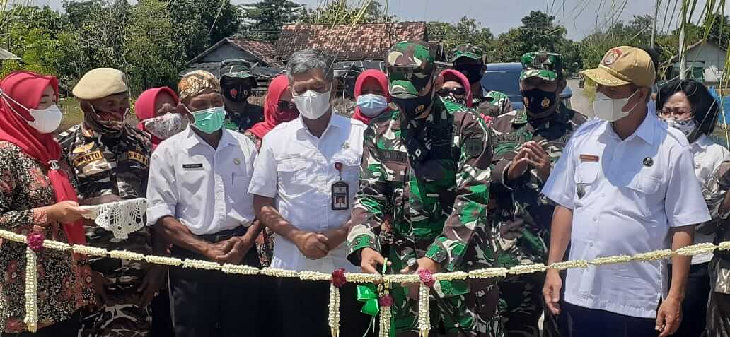 TMMD Desa Kartikajaya, Bangun Jalan Sekaligus Pencegah Rob