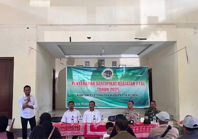 Penyerahan Sertipikat PTSL Tahun 2025 Desa Ngesrepbalong Kec. Limbangan