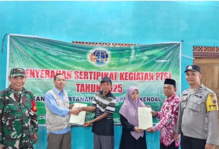 Penyerahan Sertipikat PTSL Tahun 2025 Desa Jawisari Kec. Limbangan