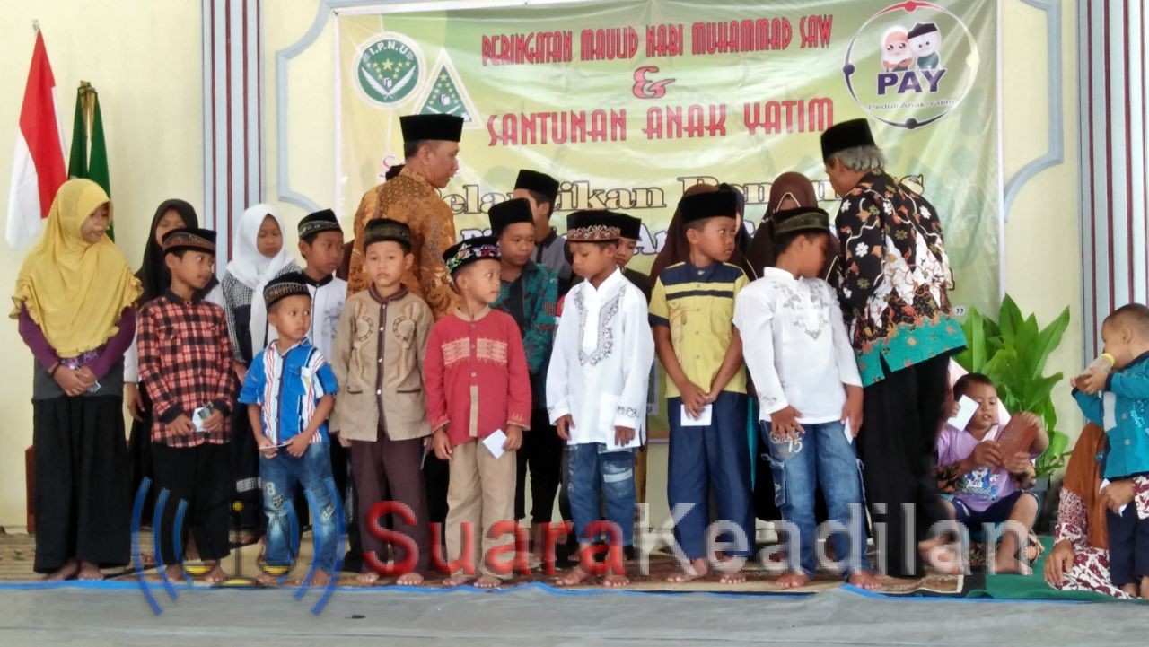 Pelantikan IPNU – IPPNU Dimeriahkan Santunan Anak Yatim