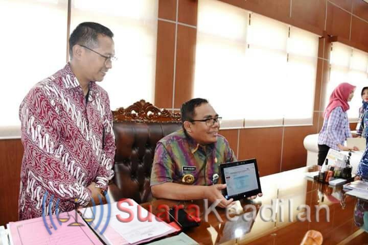 Jadi tauladan Warganya, Bupati Asip Kholbihi Melaporkan Pajak Online Sistem E-Filling