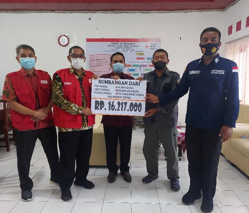 PWI Salurkan Rp 16,217 Juta Untuk Korban Erupsi Gunung Semeru Ke PMI