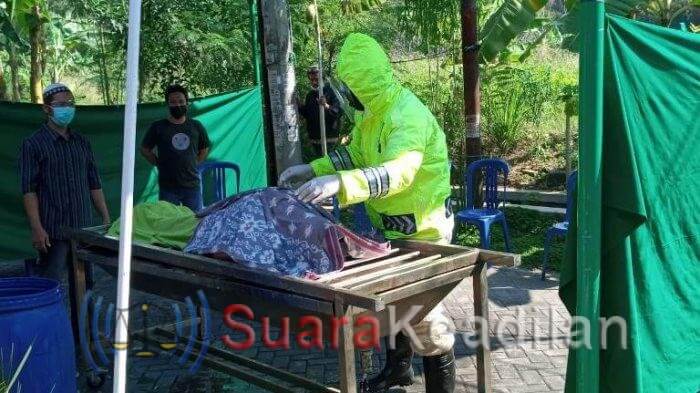 Kisah Heroik  Aiptu Andi Turun Tangan Memulasarakan Tetangganya Yang Meninggal Karena Covid-19