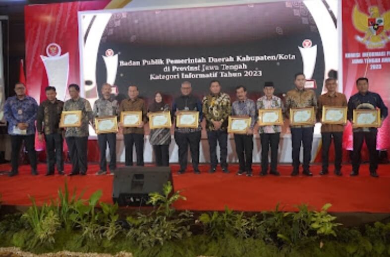 Delapan Tahun Absen, Pemkab Kendal Kembali Raih Penghargaan Kategori Informatif KIP Jateng