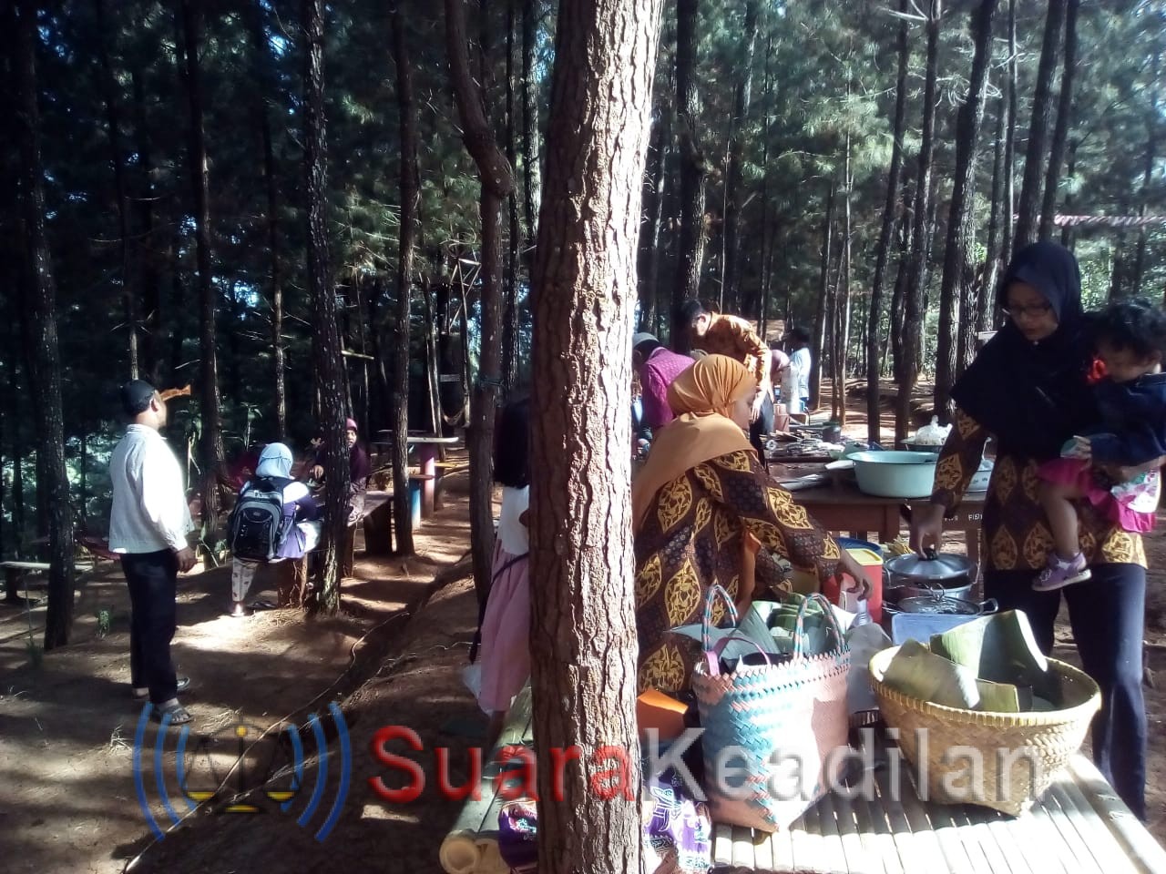 Ada Nasi Jagung Dan Kluban Di Curug Jengglong