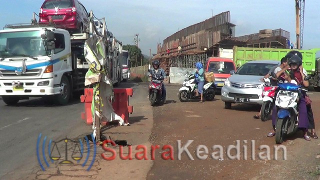 Akibat Tergerus Air, Jalan Trans Nasional Pantura Alas Roban amblas