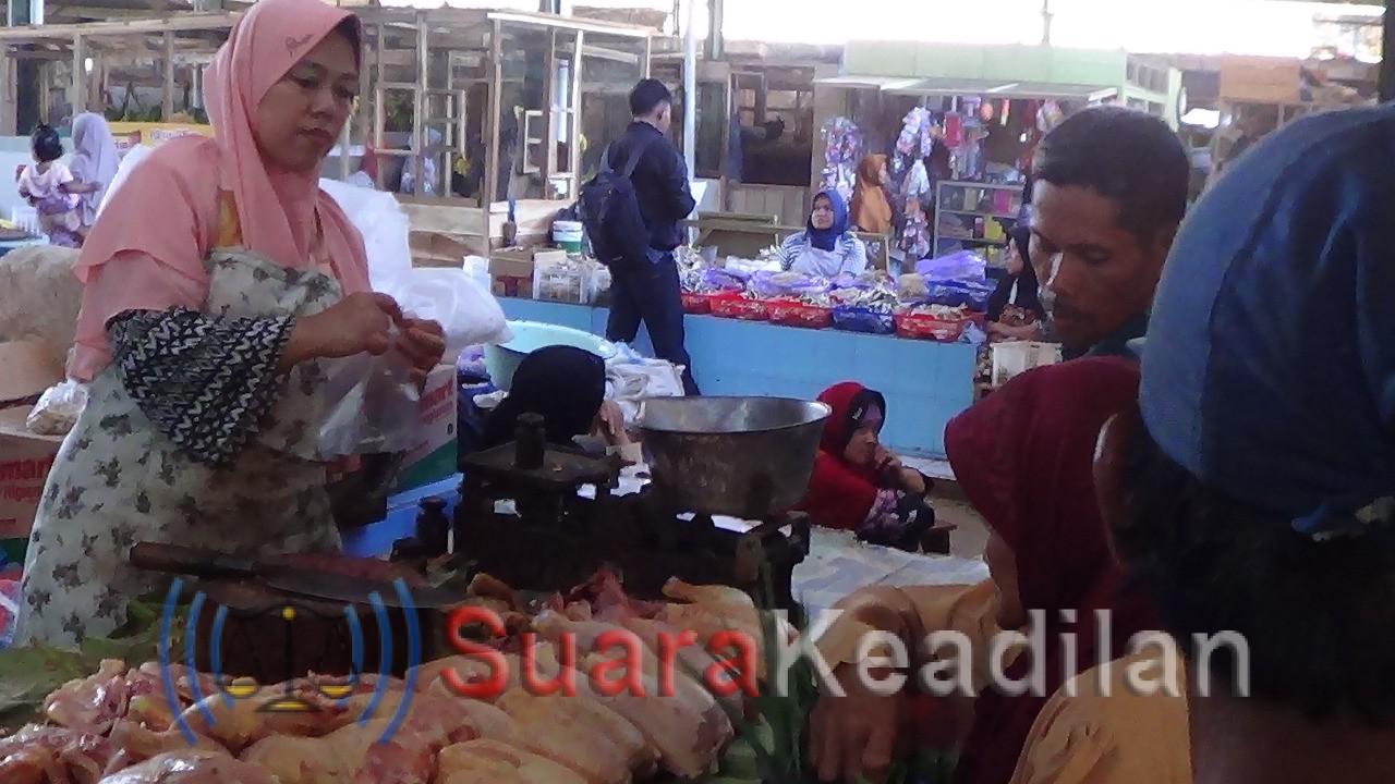 Pasokan Berkurang, Harga Daging Ayam Potong Merangkak Naik
