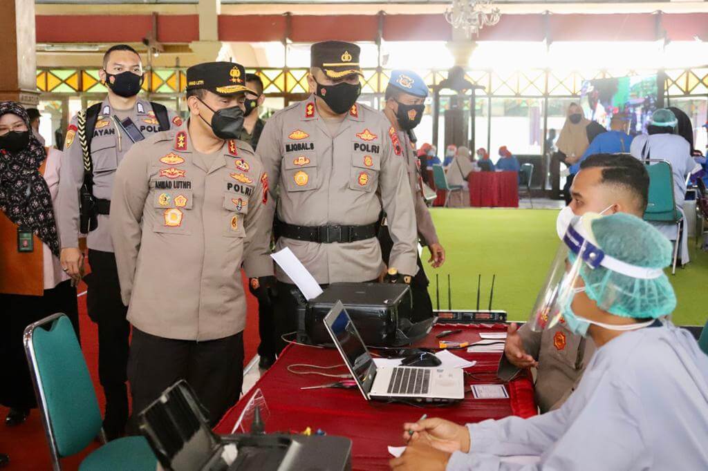 Kapolda Jateng Rangkul Toga Sosialisasikan Prokes Di Tegal