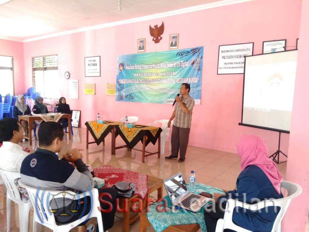 Tim KKN UPGRIS Beri Pelatihan Strategi Pemasaran Digital Ke Warga Kalicari