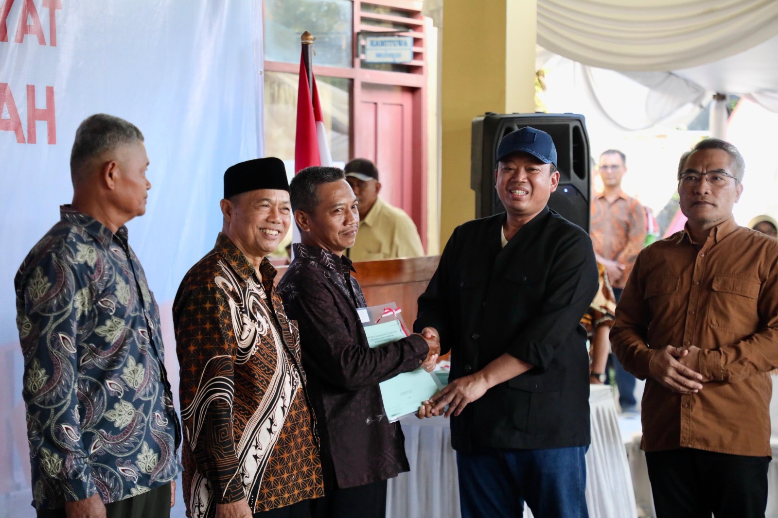 Serahkan 811 Sertipikat Konsolidasi Tanah di Parangtritis, Menteri ATR/Kepala BPN: Manfaatkan, Gunakan Sebaik-baiknya