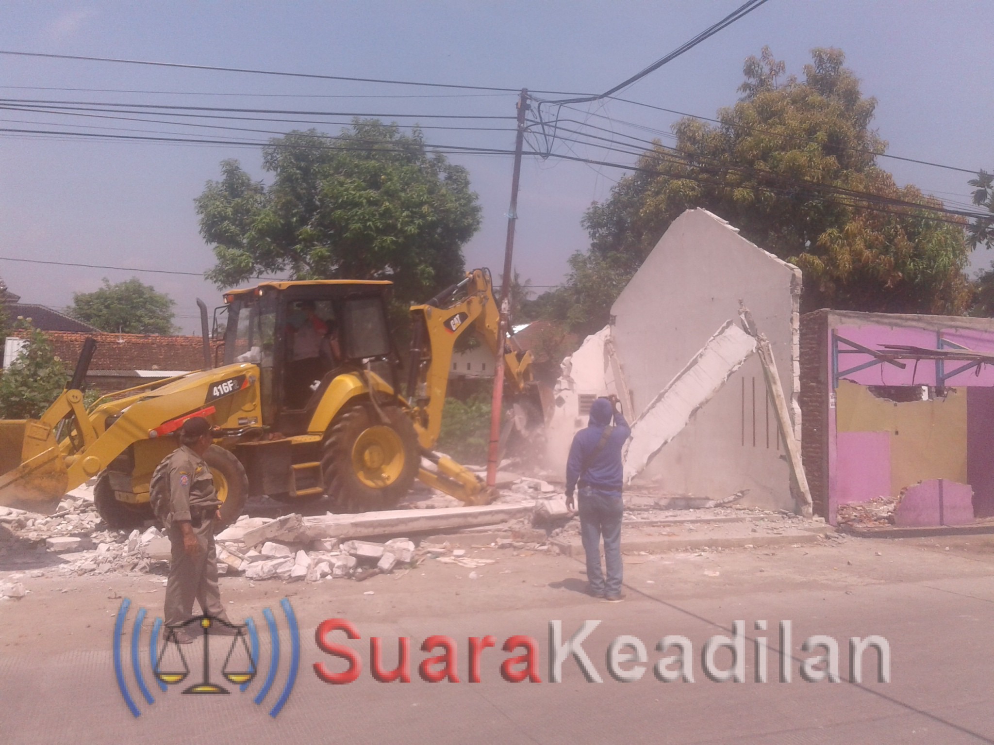 Menempati Tanah Pengairan, Puluhan Kios Di Depan Pasar Sukodono Dibongkar