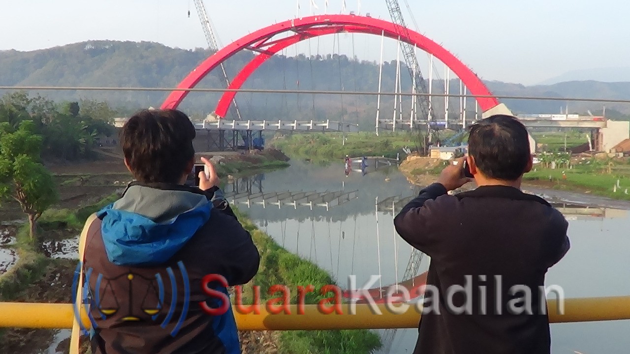 Suara Jatuhnya Cross Girder Jembatan Plengkung Kalikuto Terdengar Hingga 5 Kilometer