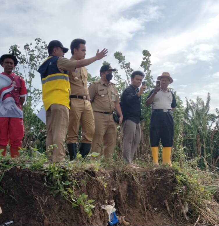 Tinjau Tanggul Kali Waridin Yang Jebol, Bupati Langsung Koordinasi Dengan Posdataru Jateng