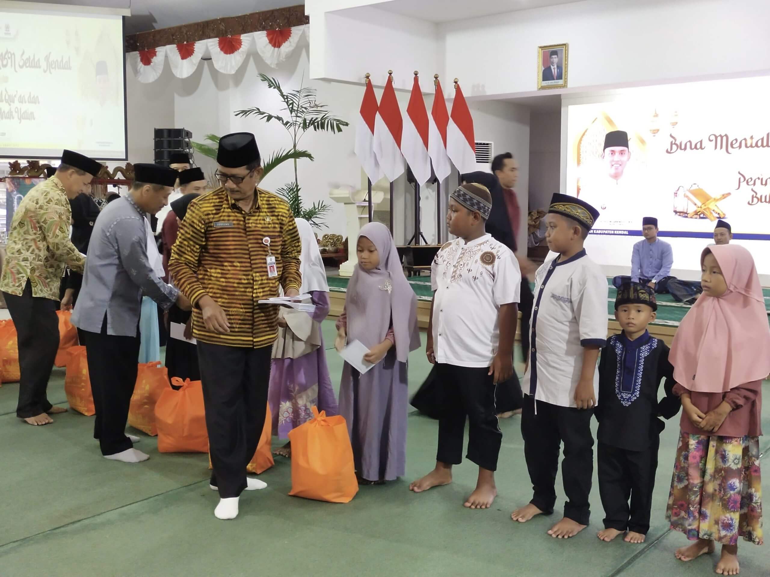 Peringati Nuzulul Qur’an, Pemkab Kendal Gelar Bimtal ASN Hingga Santunan Anak Yatim