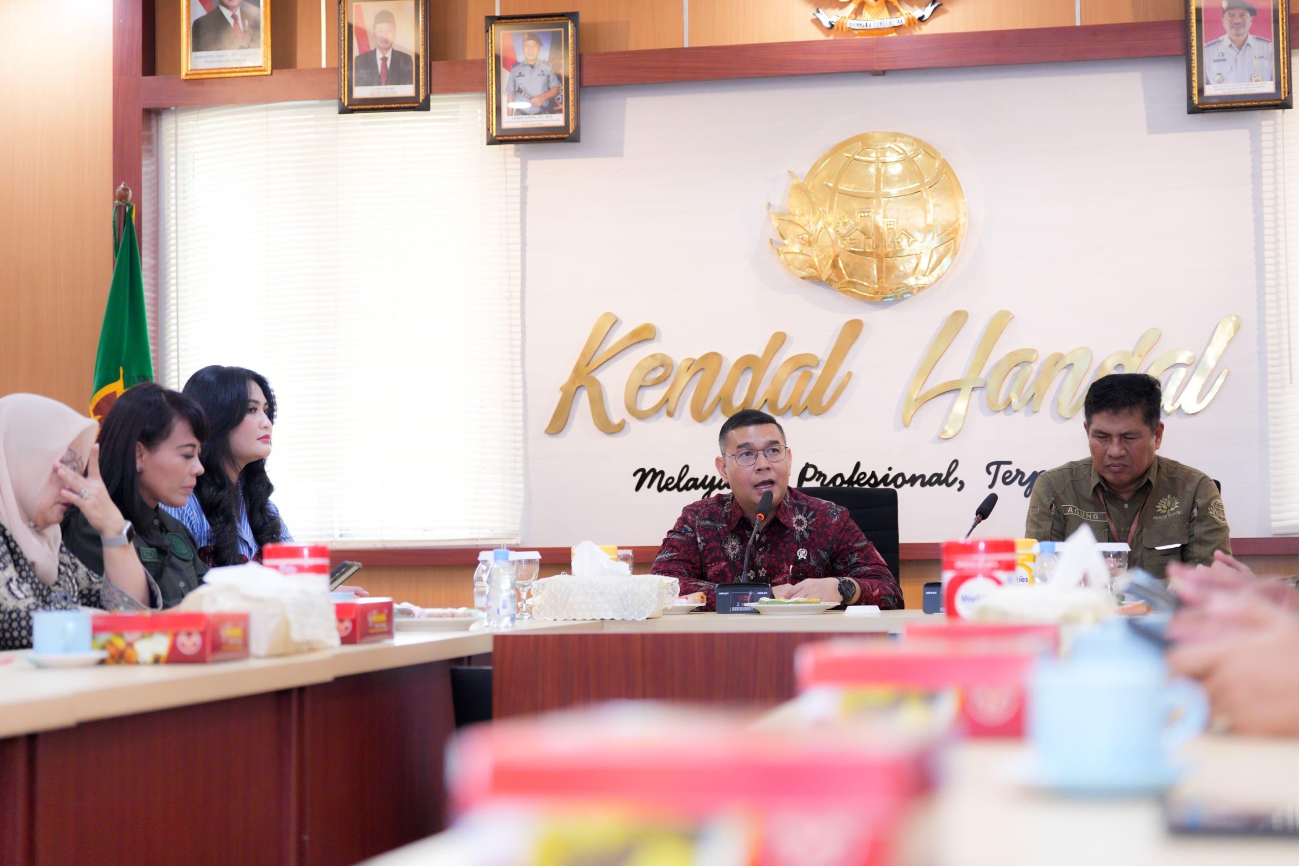 Tinjau Kantah Kabupaten Kendal, Wamen Ossy Imbau Jajaran Lakukan Pengelolaan Pertanahan yang Teliti dan Tepat