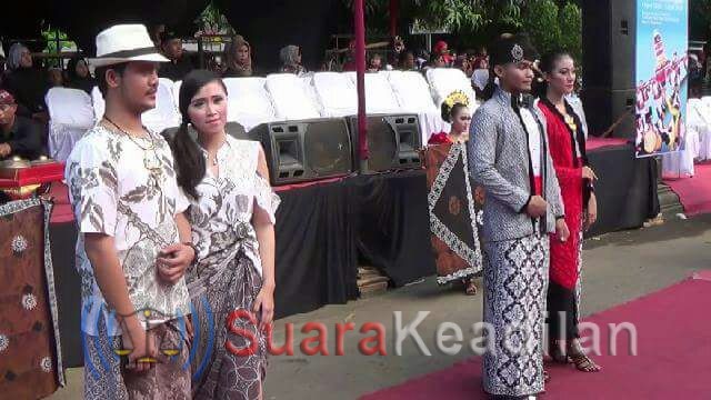 Sarung Batik Akan Dijadikan Seragam Dinas ASN